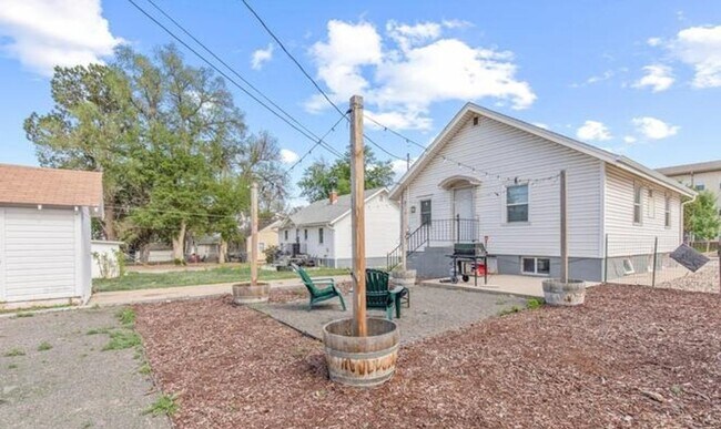 Building Photo - 923 23rd St