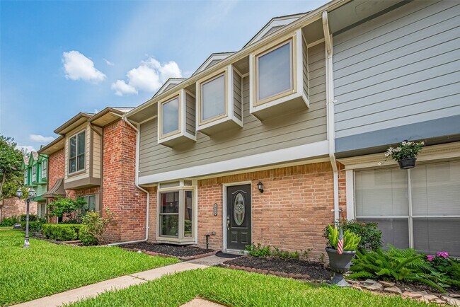 Building Photo - 14688 Perthshire Rd