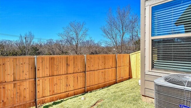 Building Photo - 1219 Bells Dr