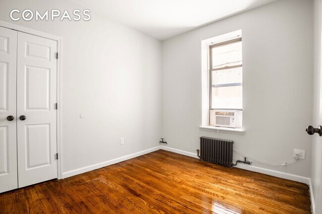 Building Photo - 1186 Putnam Ave
