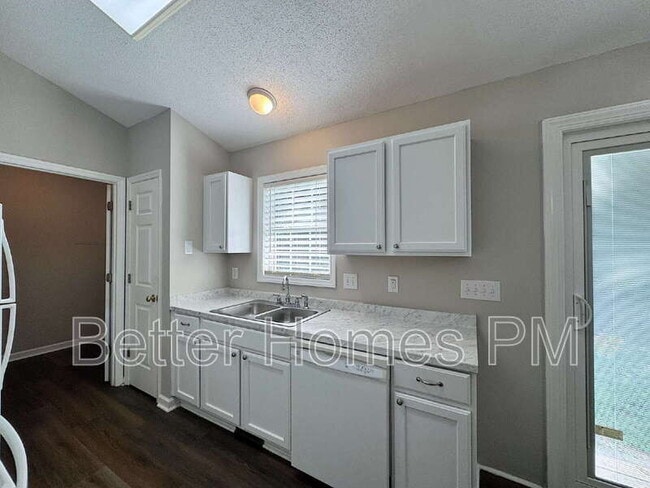 Building Photo - 5949 Presentation St