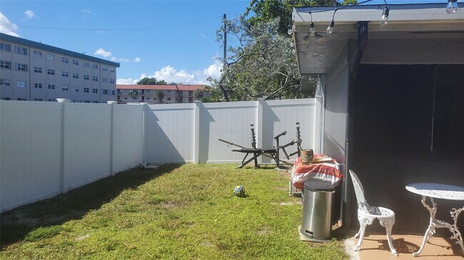 Building Photo - 616 SE 8th Ave