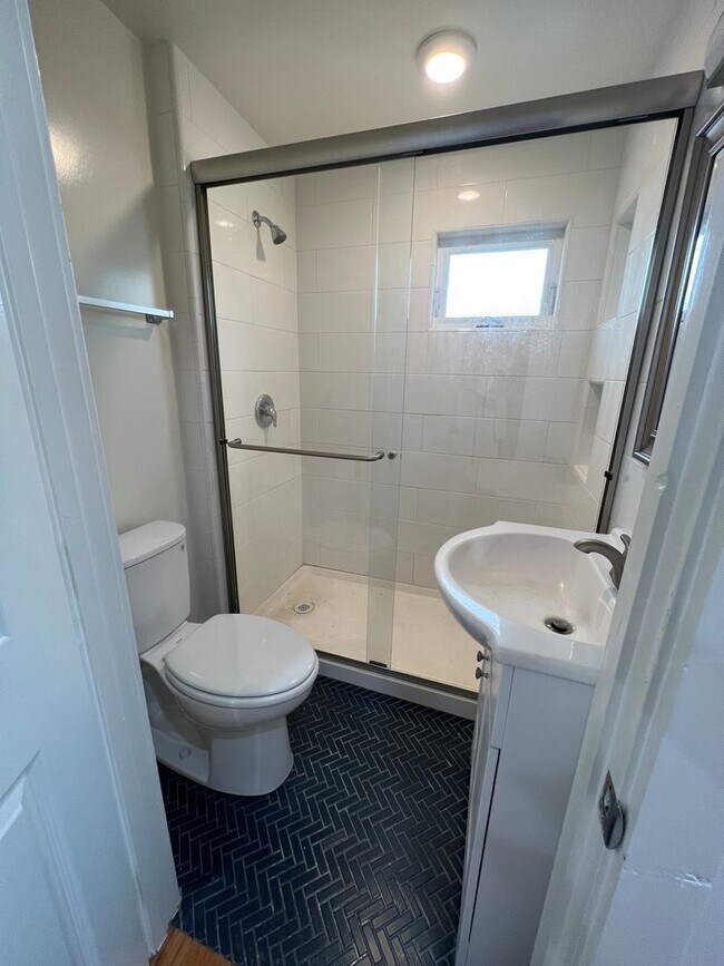 Building Photo - Midtown Ventura Charmer!