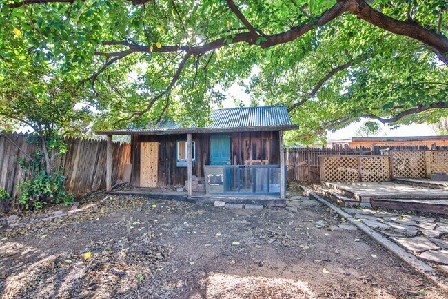 Building Photo - Charming 3 Bedroom, 1 bathroom in Central Lubbock