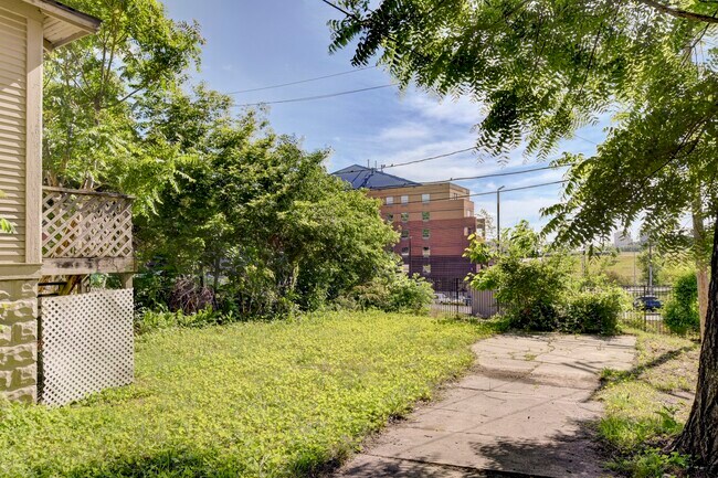 Building Photo - 307 N 31st St