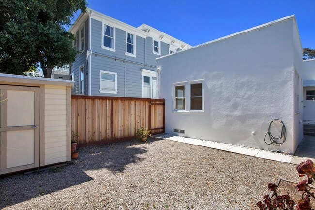 Building Photo - Two Bedroom Home w/ Parking, Private Yard, Laundry + More!