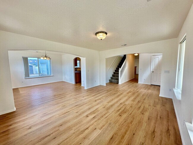 Building Photo - Newly Renovated Expansive Multi story 4 be...