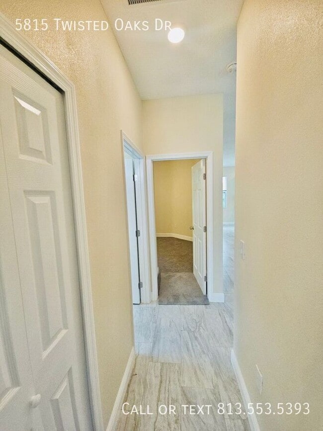 Building Photo - 5815 Twisted Oaks Dr