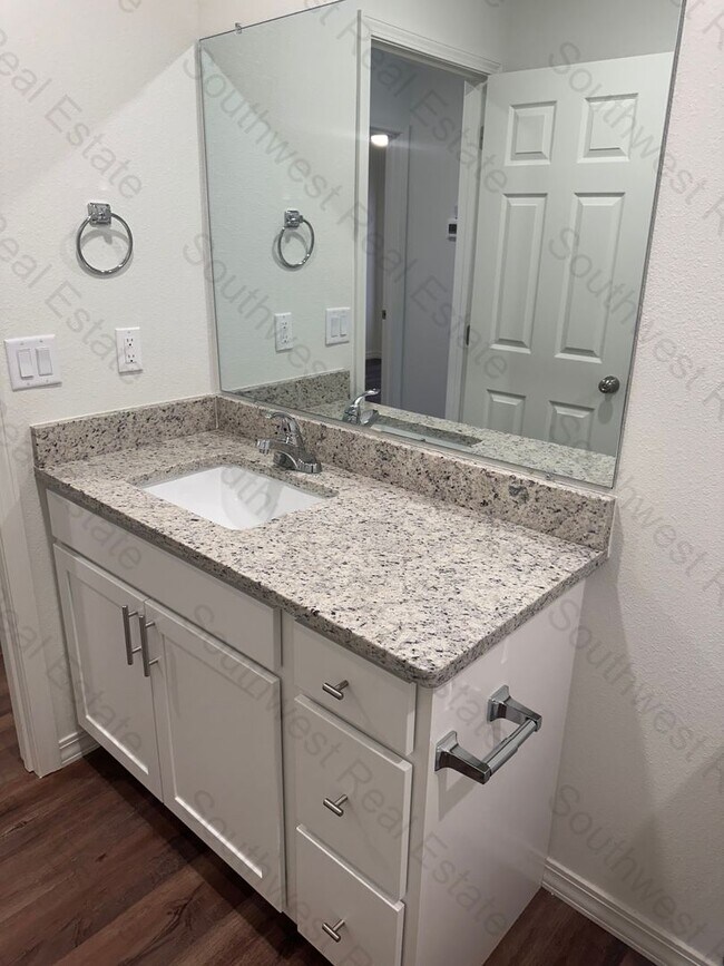 Building Photo - 1304 Sonora Rd