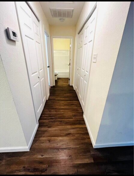 Building Photo - 405 Westcliff Cir