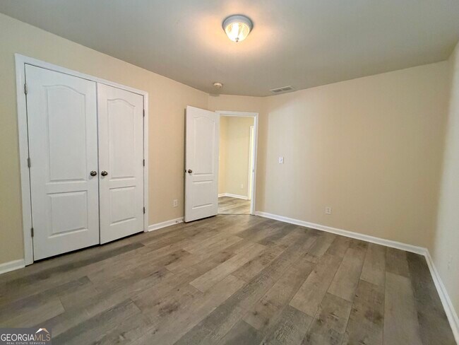 Building Photo - 220 Brookhaven Ct