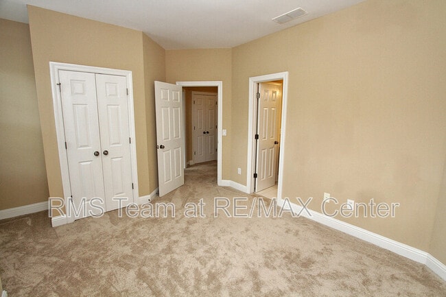 Building Photo - 3029 Woodwalk Dr