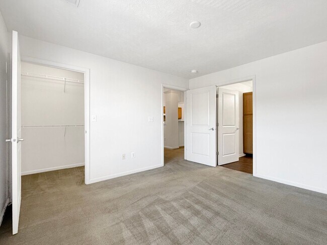 Building Photo - Luxe 1-Bedroom Haven: Serene Lakeside Livi...
