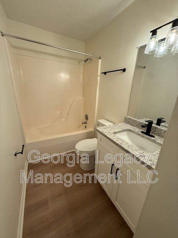 Building Photo - 208 Highland Park Dr