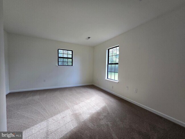 Building Photo - 68 Liberto Ln