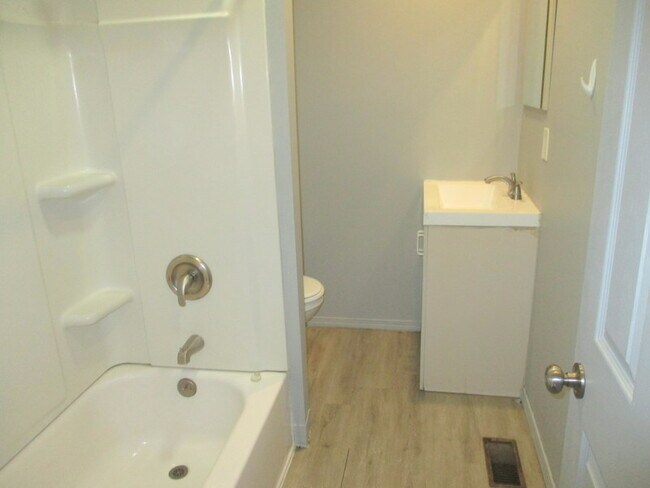 Building Photo - 324 Park Rd