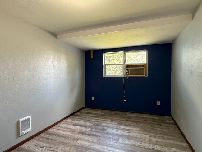 Building Photo - 2 Bed 1.5 Bath Home In Spokane With A Shop!
