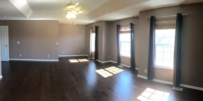 Building Photo - Home for rent in Bellevue!