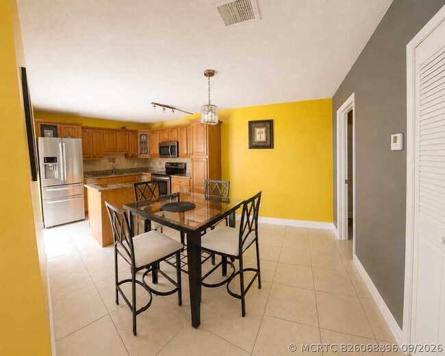 Building Photo - 219 Lake Arbor Dr