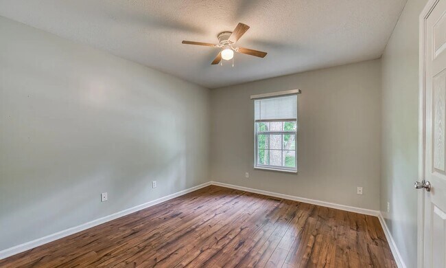 Building Photo - 4320 Comet Ln