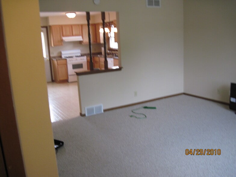 Building Photo - 123 Marcella St