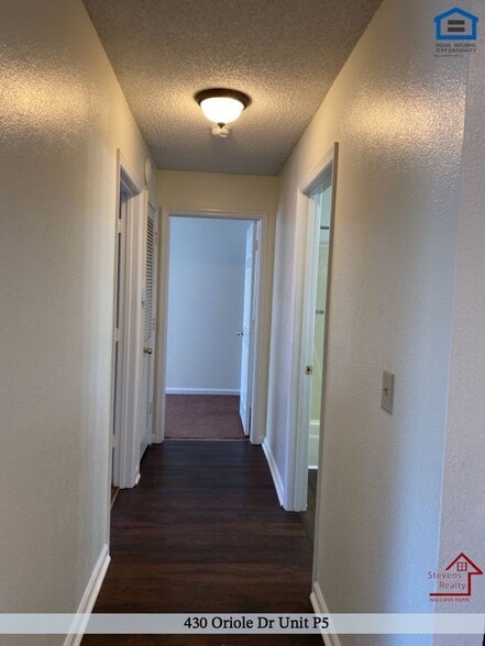 Building Photo - 430 Oriole Dr