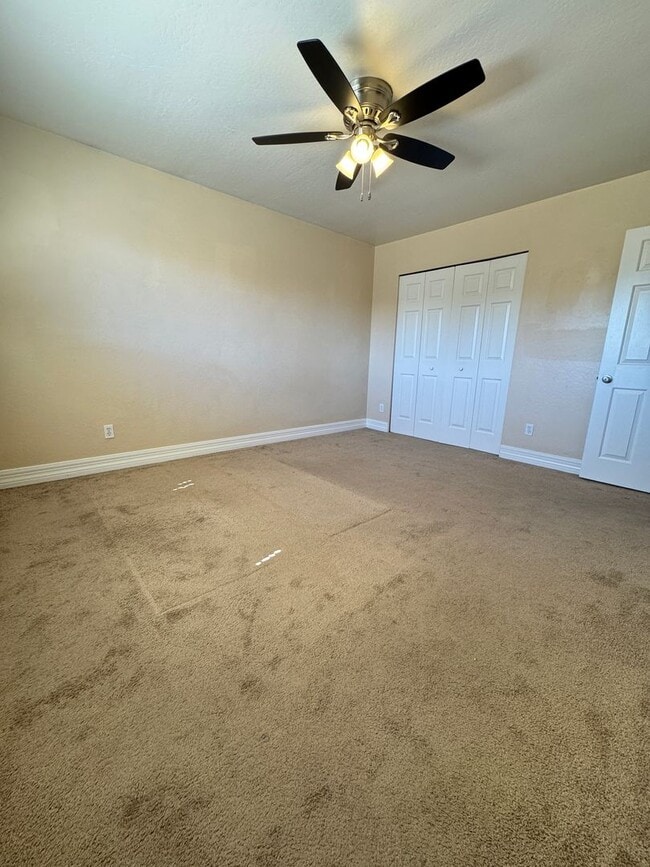 Building Photo - Spacious 4bdm 2Ba Tempe Home with New Kitchen and a Pool!