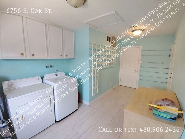 Building Photo - 6756 S Oak St