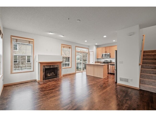 Building Photo - 9995 Wildflower Dr