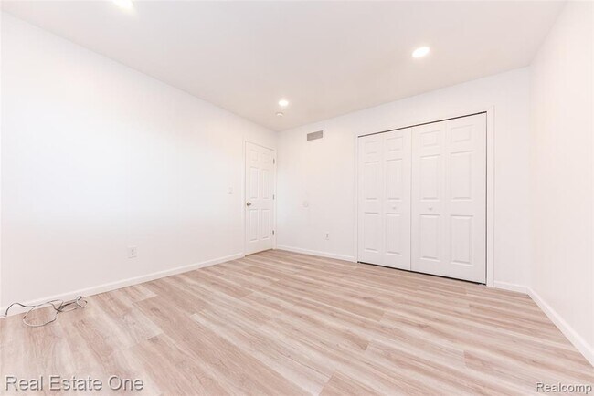 Building Photo - 29489 Geraldine Rd