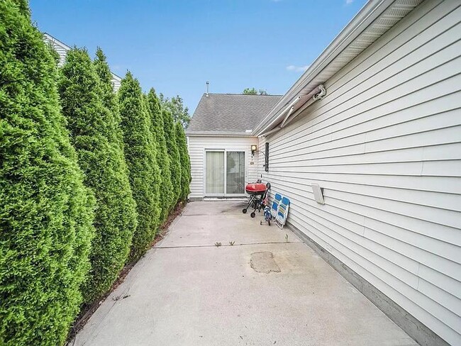 Building Photo - 8283 Tegmen St