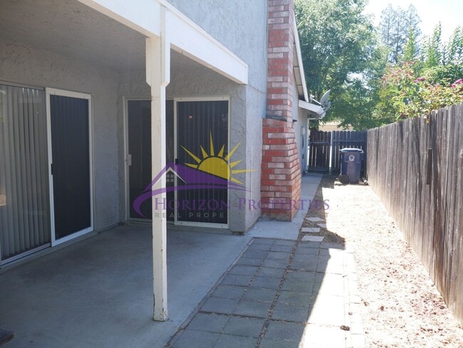 Building Photo - Open 4 Bed 2 Bath 1,407sqft Single Family Home