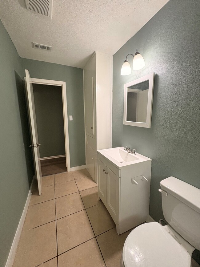 Building Photo - 4323 Groton Dr