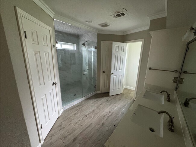 Building Photo - 11821 Westmere Dr