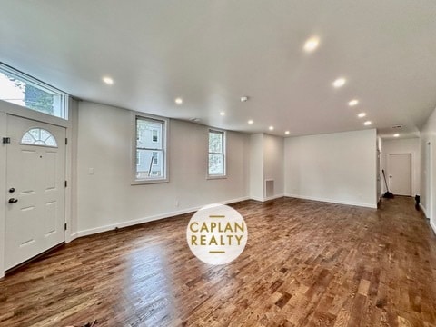 Building Photo - 920 Elm St