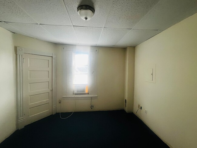 Building Photo - 409 Forest Ave