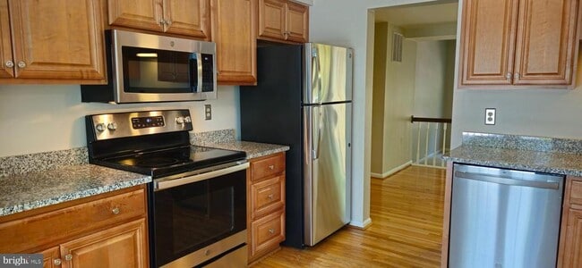 Building Photo - 5676 Ridge View Dr
