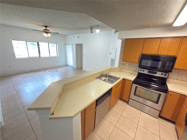 Building Photo - 2550 SW 18th Terrace