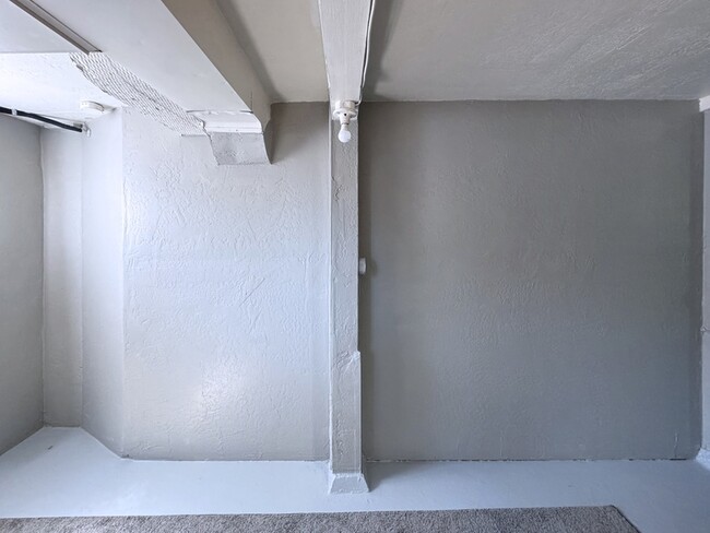 Building Photo - 540 Van Buren St