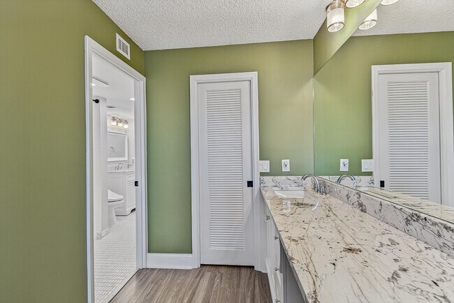 Building Photo - 4 Royal Palm Way
