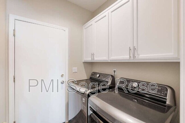 Building Photo - 4276 Talladega Dr