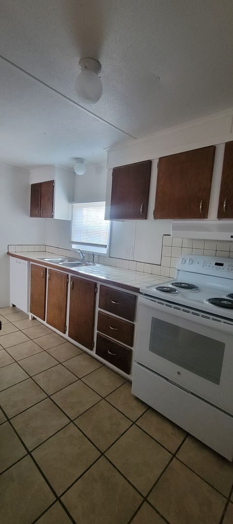 Building Photo - Ready to Move in