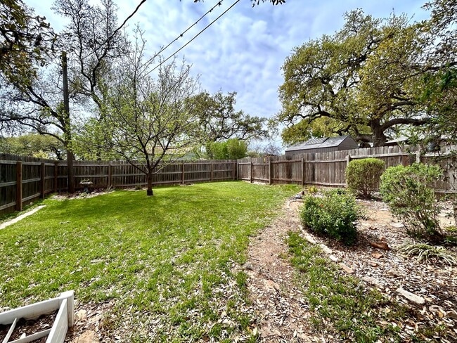 Building Photo - 6031 Old Fredericksburg Rd