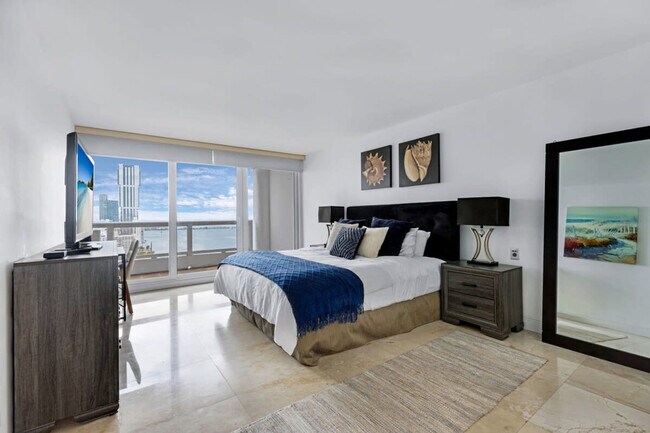 Building Photo - 1717 N Bayshore Dr
