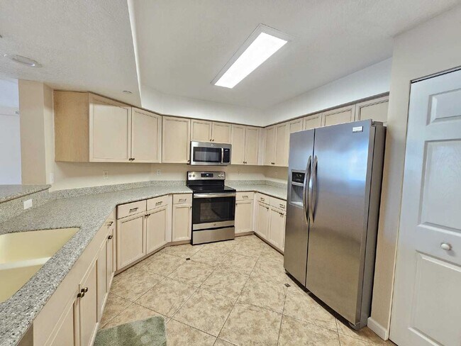 Building Photo - Seaside Serenity Awaits: Spacious 3-Bedroo...