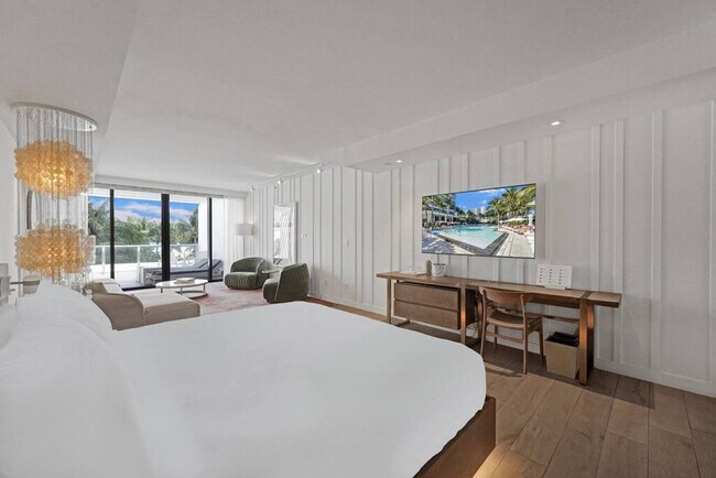 Building Photo - 2201 Collins Ave