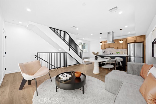 Building Photo - 1342 N Kingsley Dr