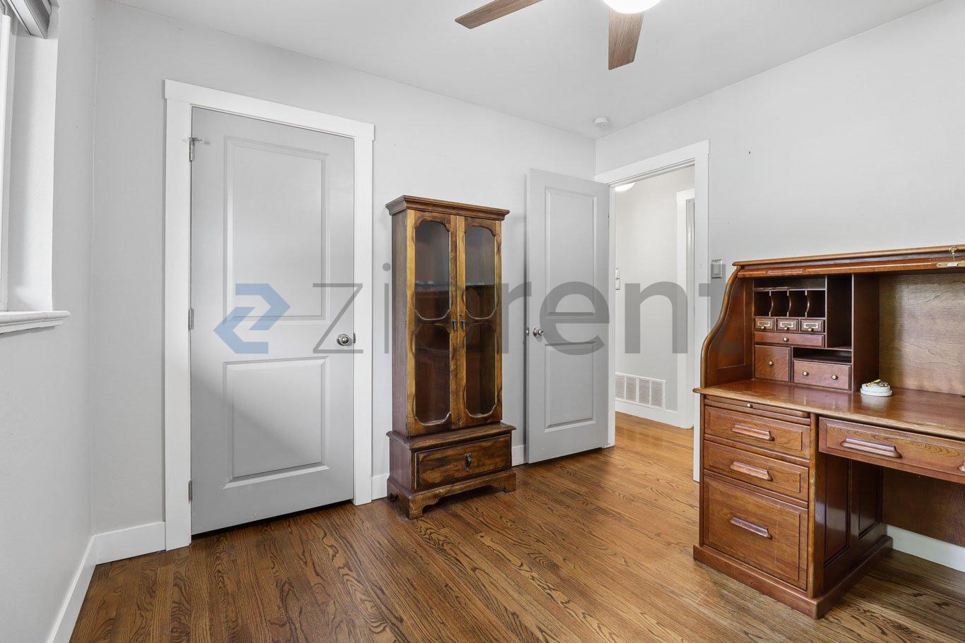 Building Photo - Unit
