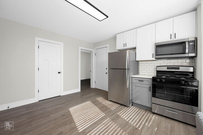 Building Photo - 447 N Austin