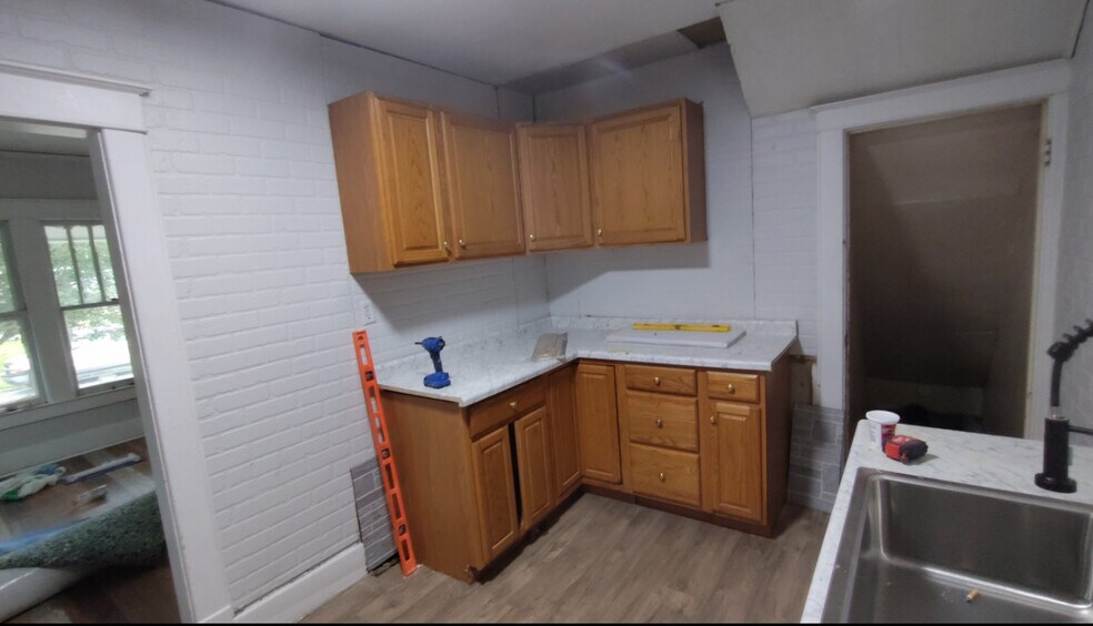 Building Photo - 619 S Webster St